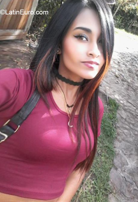 Date this good-looking Colombia girl Stefany from Medellin CO24109