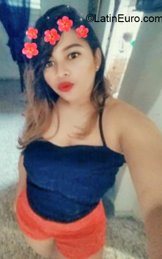 Date this voluptuous Dominican Republic girl Daniela from Santo Domingo DO32590