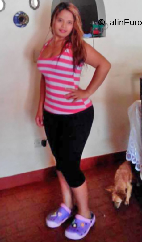 Date this sensual Colombia girl Luz from Cali CO23962