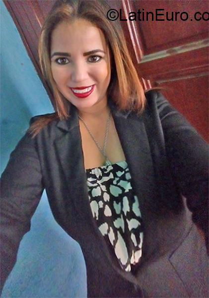 Date this attractive Venezuela girl Novis from Caracas VE1691