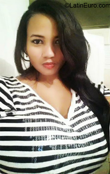 Date this pretty Dominican Republic girl Madelyn from Puerto Plata DO32673