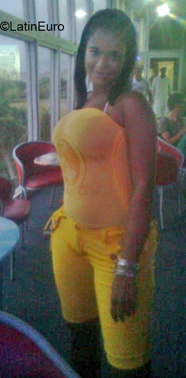 Date this tall Cuba girl Yumi from Havana CU330