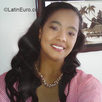 Date this beautiful Colombia girl Adriana from Bogota CO24014