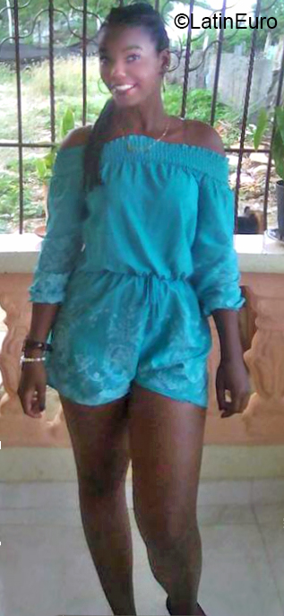 Date this delightful Dominican Republic girl Reynia from Santiago DO32734