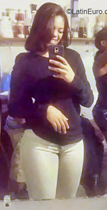 Date this good-looking Dominican Republic girl Nicaury from Santo Domingo DO32743