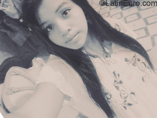 Date this stunning Venezuela girl Erlinda from Merida VE1724