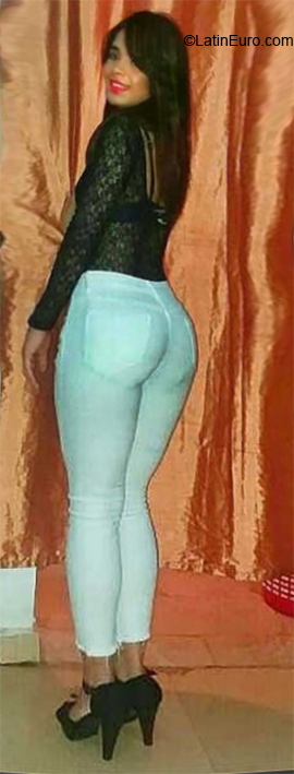Date this sultry Dominican Republic girl Nathy from Santiago DO32763