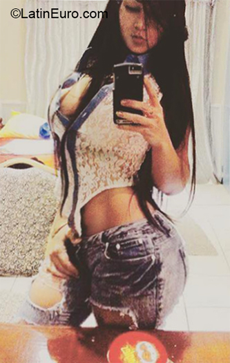 Date this foxy Venezuela girl La perra Caliente from Caracas VE1728