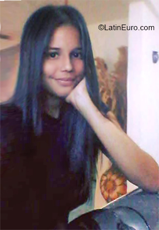 Date this athletic Venezuela girl Paula from Puerto La Cruz VE1735