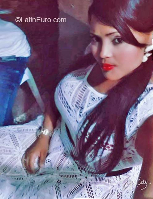 Date this nice looking Dominican Republic girl Rocio from Santo Domingo DO32787