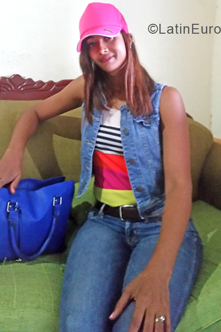 Date this charming Dominican Republic girl Luz from Santiago DO32794