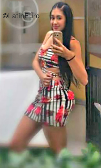 Date this delightful Colombia girl Yekia from Villavo CO24071