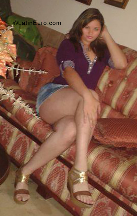 Date this happy Venezuela girl Liliana from Caracas VE1766