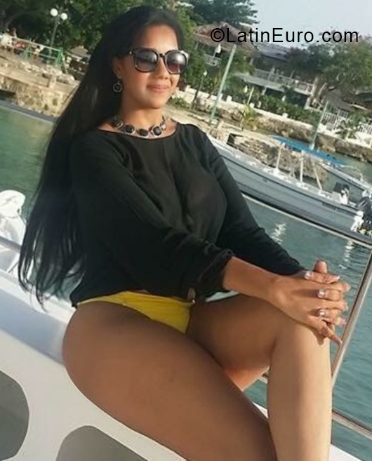 Date this beautiful Dominican Republic girl Seara from Santo Domingo DO32959