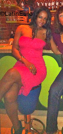 Date this tall Brazil girl Cristiane from RIO DE JANEIRO BR11327