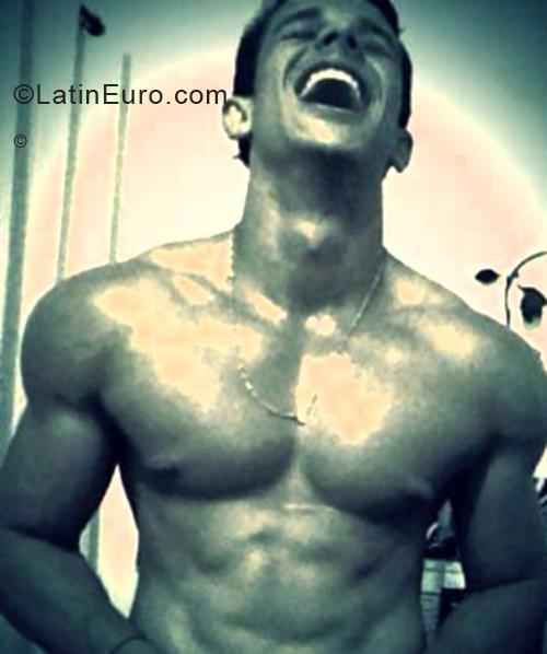 Date this sensual Brazil man Maiayury from Rio De Janeiro BR10637