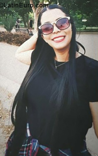 Date this charming Ecuador girl Adri from Quito EC274