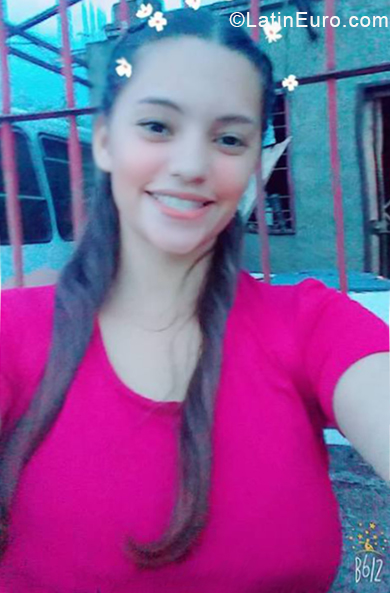 Date this good-looking United States girl Yogelys from Miami US19490