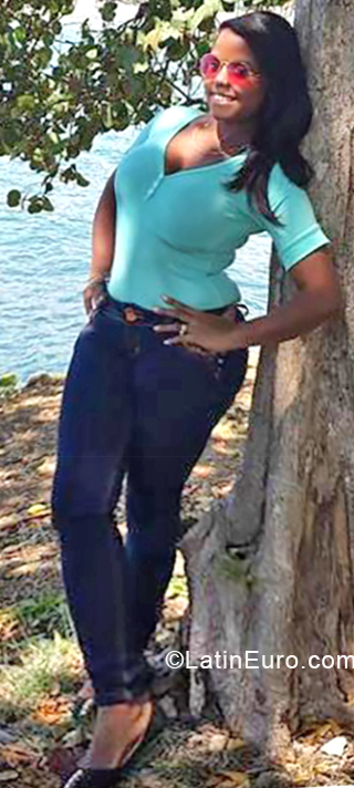 Date this delightful Dominican Republic girl Dariania from San Pedro de Macoris DO34466