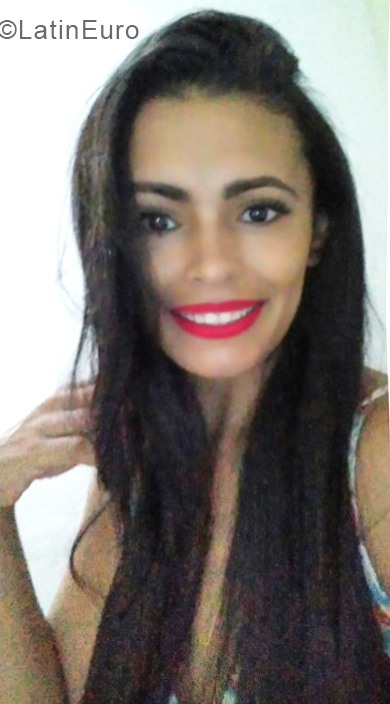 Date this delightful Brazil girl Fabiana from Santa Cruz Cabralia BR10798