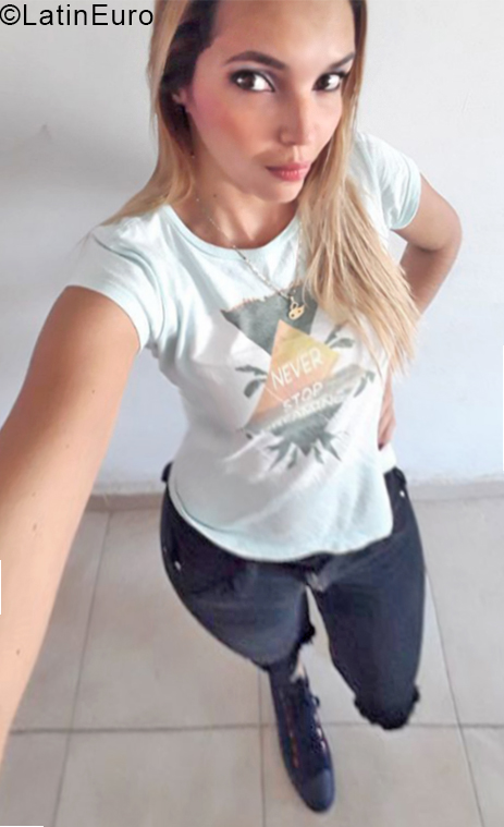 Date this stunning Colombia girl Laura from Barranquilla CO24298