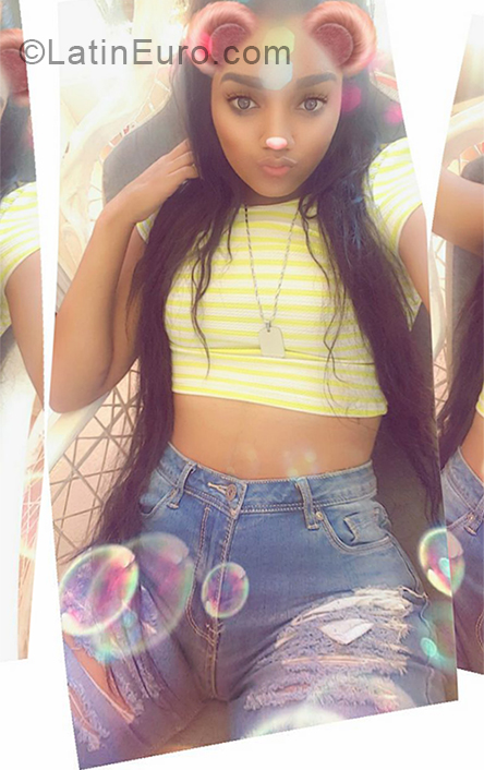 Date this cute Dominican Republic girl Cris from Santo Domingo DO37679