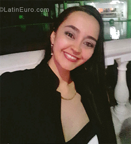 Date this nice looking Colombia girl Zuleika from Cali CO24335