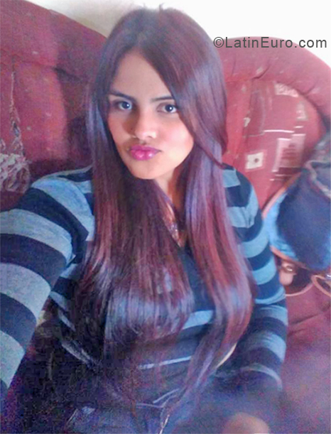 Date this attractive Colombia girl Rose from Bogota CO24358