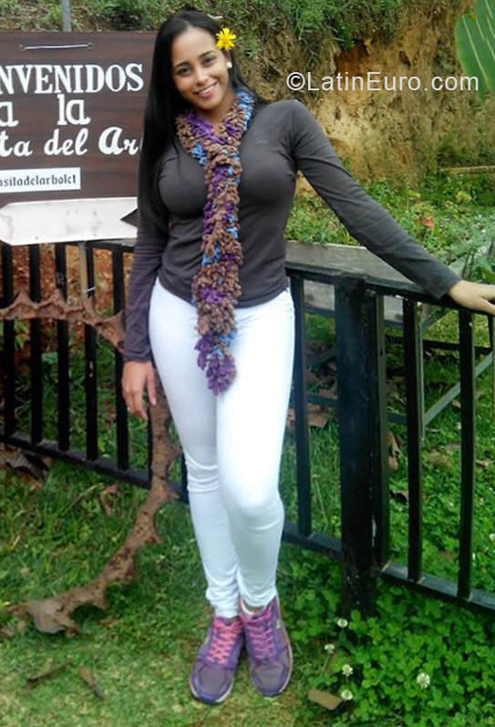Date this good-looking Venezuela girl Kathelyn from Caracas VE1882