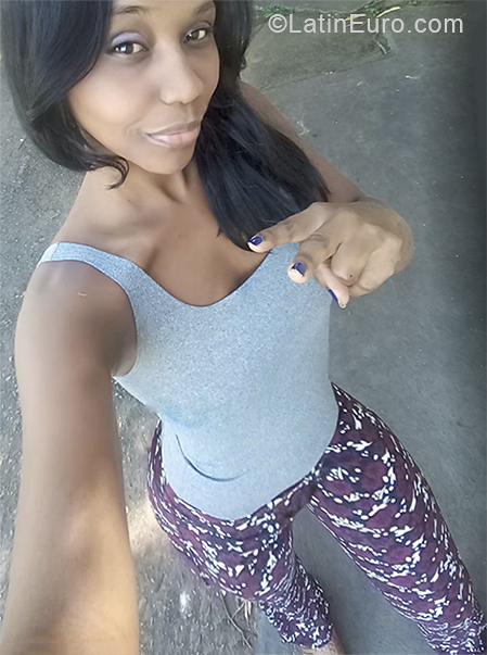 Date this stunning Brazil girl Clia from Goias BR10665