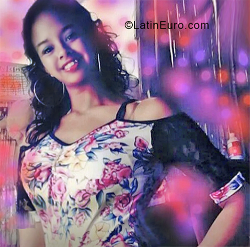 Date this attractive Ecuador girl Estelia from Santo Domingo de los Colorados EC284