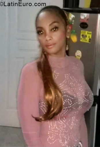 Date this foxy Dominican Republic girl Jasmil from San Pedro De Macorís DO33176