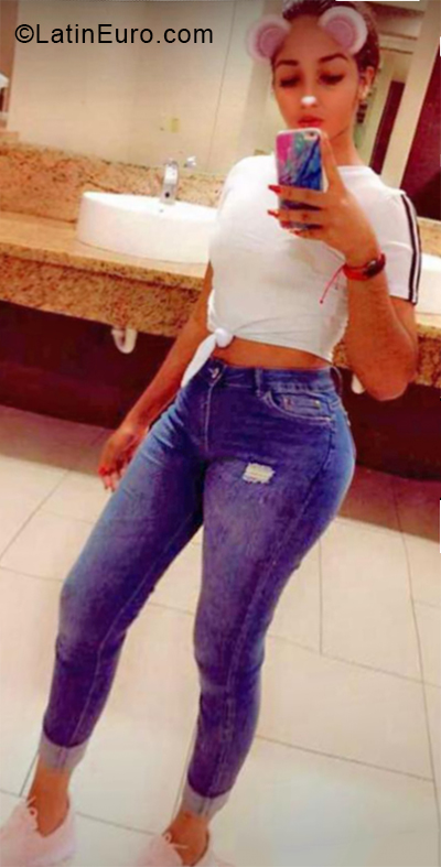 Date this good-looking Dominican Republic girl Esthefany from La romana DO33195
