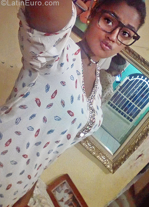 Date this funny Venezuela girl Gabriela from Caracas VE1910