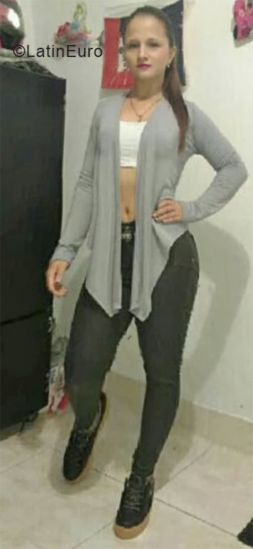 Date this hard body Colombia girl Leidy from Manizales CO24426