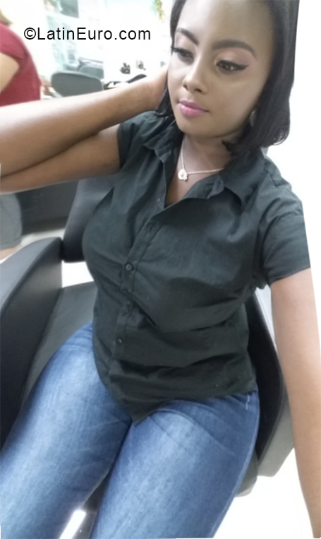 Date this attractive Dominican Republic girl Gen from Santo Domingo DO33245