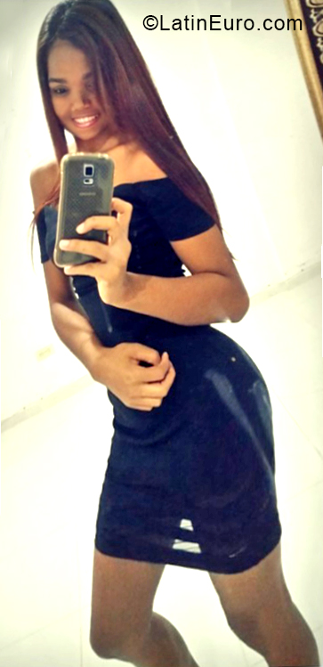 Date this sensual Dominican Republic girl Elvira from Santo Domingo DO33266