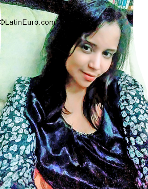 Date this stunning Dominican Republic girl Astris from Santo Domingo DO33271