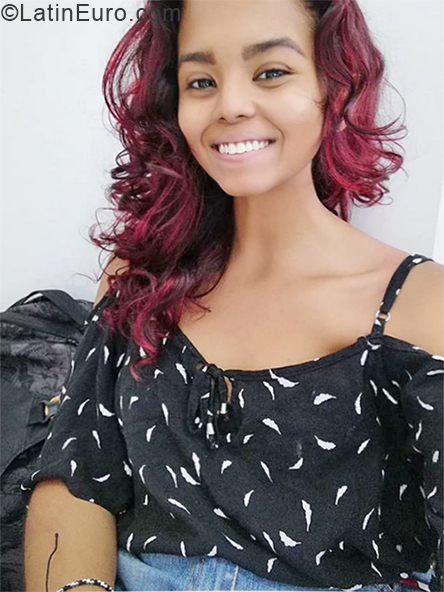 Date this georgeous Colombia girl Sofa from Bucaramanga CO24462