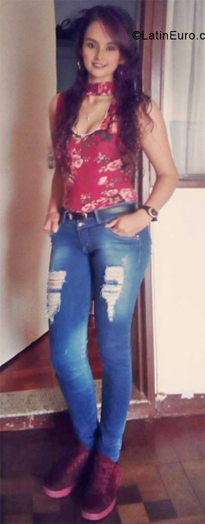 Date this sultry Colombia girl Sara from Armenia CO24477