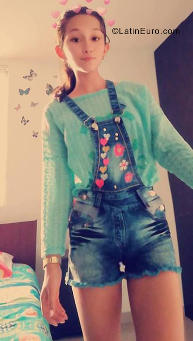 Date this sultry Colombia girl Luisa from Medellin CO24517