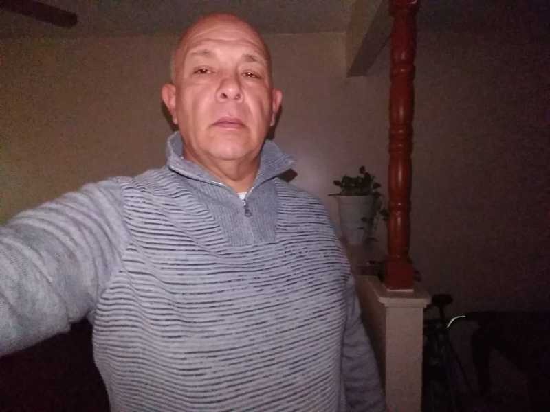 Date this young United States man Micheallat from Los Angeles US19610