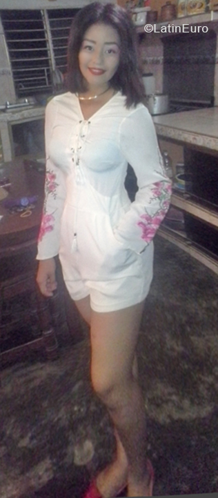 Date this hot Venezuela girl Yuremar from Guanare VE1985