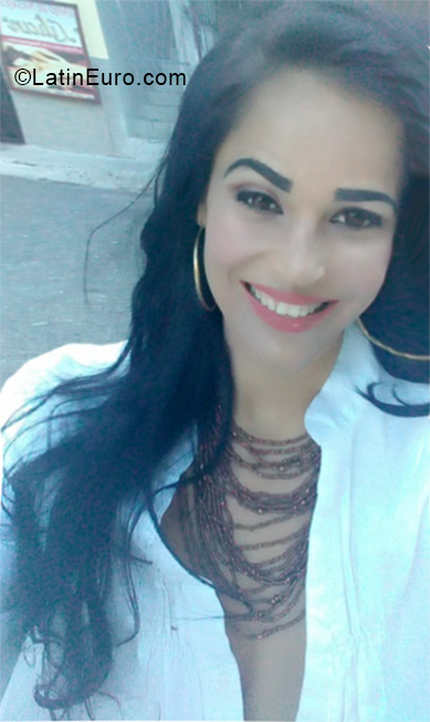Date this sultry Dominican Republic girl Marlin from Santiago DO33453