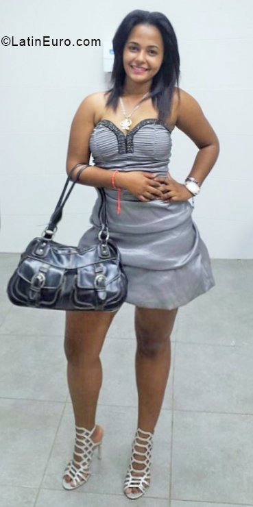 Date this exotic Dominican Republic girl Genesis from Santo Domingo DO33463
