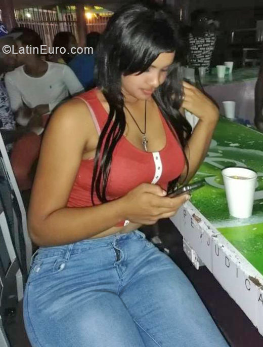Date this voluptuous Dominican Republic girl Yesenia from Santiago DO33495