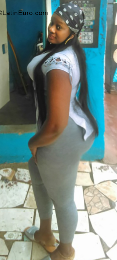 Date this voluptuous Dominican Republic girl La_morena from Santo Domingo DO33503