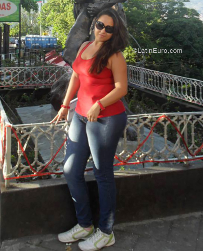 Date this nice looking Colombia girl Alejandra from Pereira CO24609