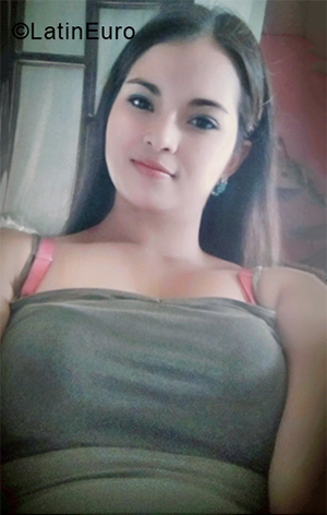 Date this nice looking Honduras girl Yenifer from San Pedro Sula HN2579