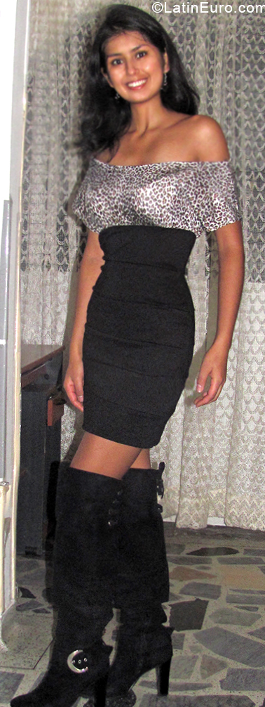 Date this foxy Colombia girl Jineth from Bogota CO24627